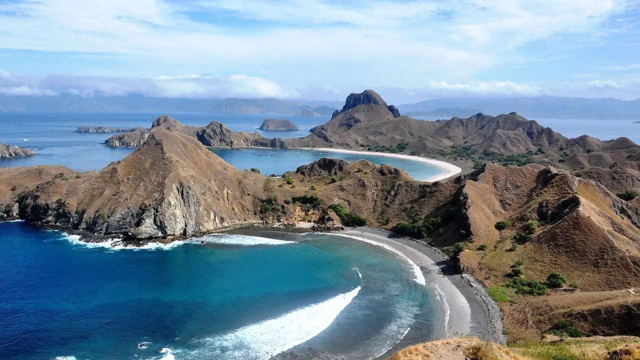 Wisata Alam Indonesia yang Belum Populer tetapi Sangat Menakjubkan