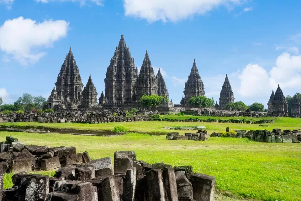 Rekomendasi Tempat Wisata Bersejarah di Indonesia untuk Liburan Edukatif